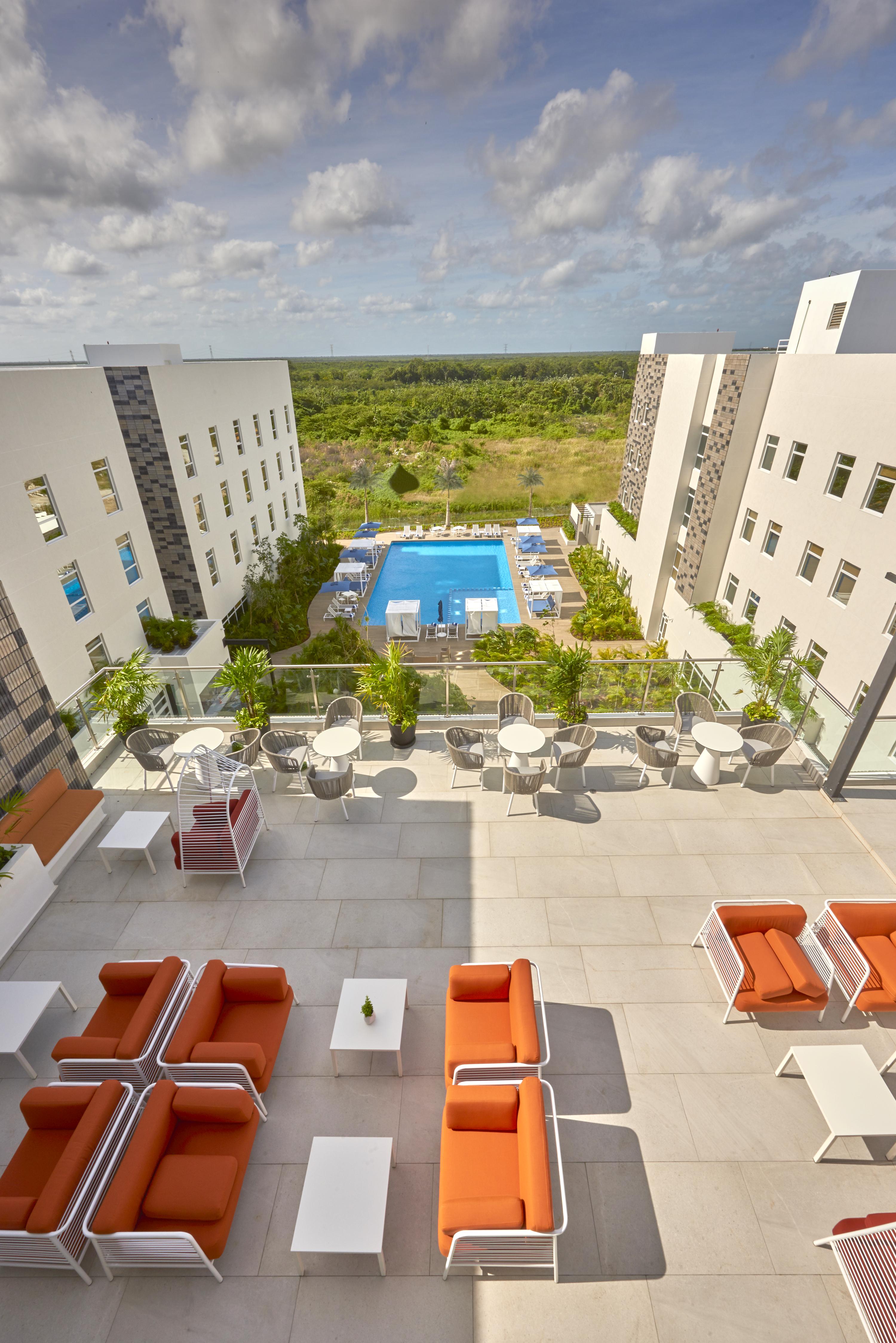 City Express Plus By Marriott Cancun Aeropuerto Riviera Exterior foto