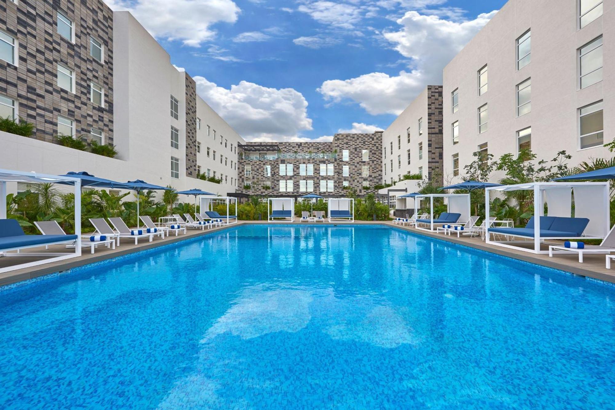 City Express Plus By Marriott Cancun Aeropuerto Riviera Exterior foto