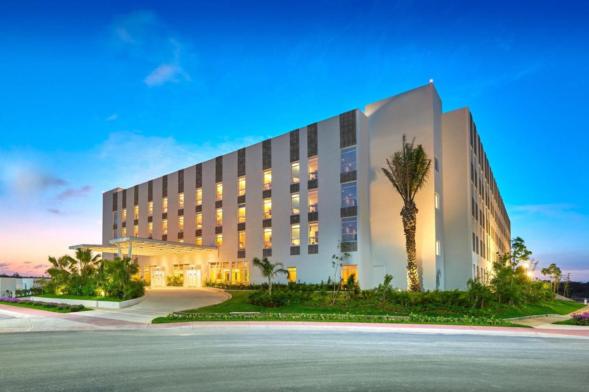 City Express Plus By Marriott Cancun Aeropuerto Riviera Exterior foto
